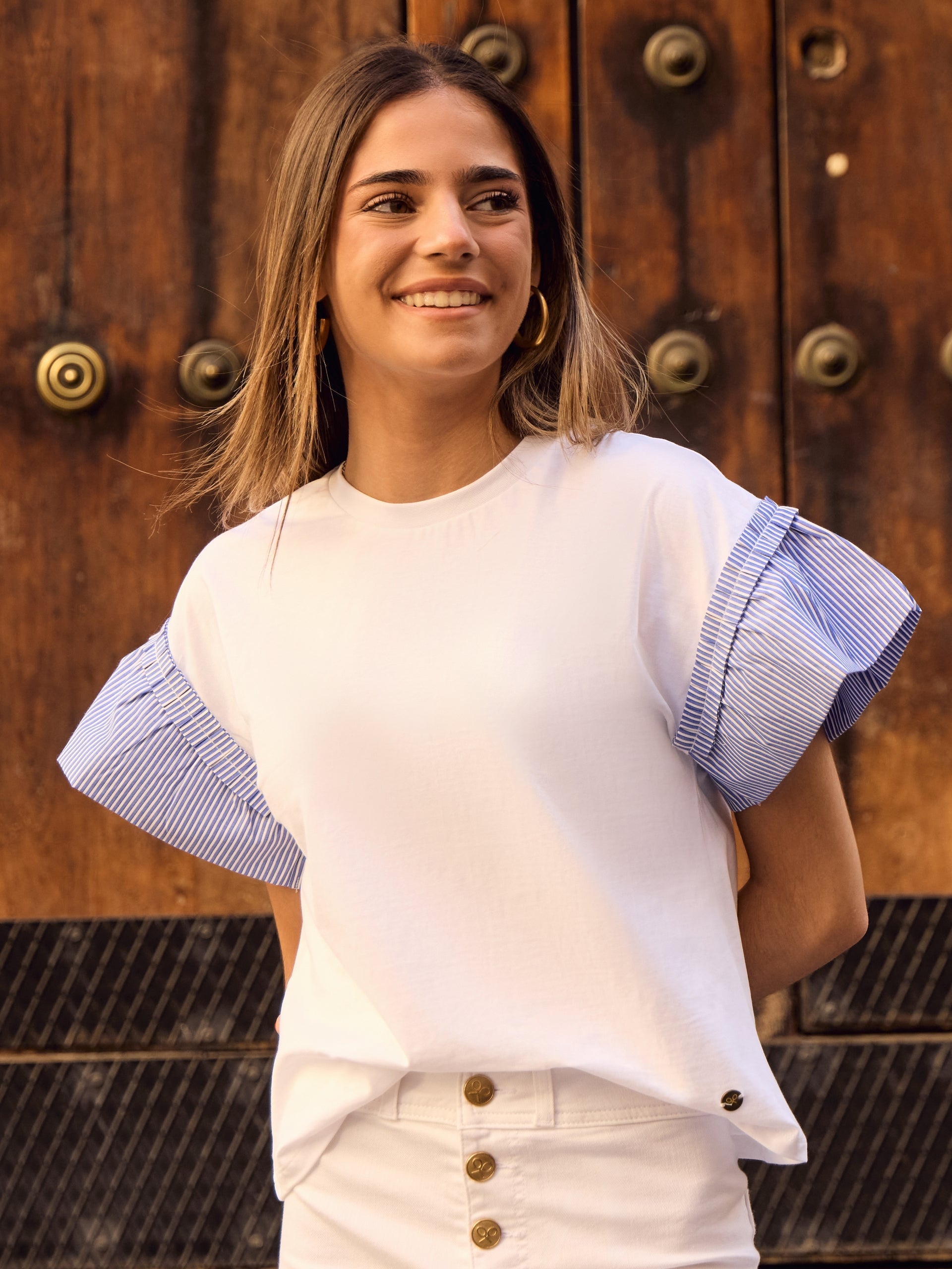 Camiseta mulher com folhos em popelina às riscas branca