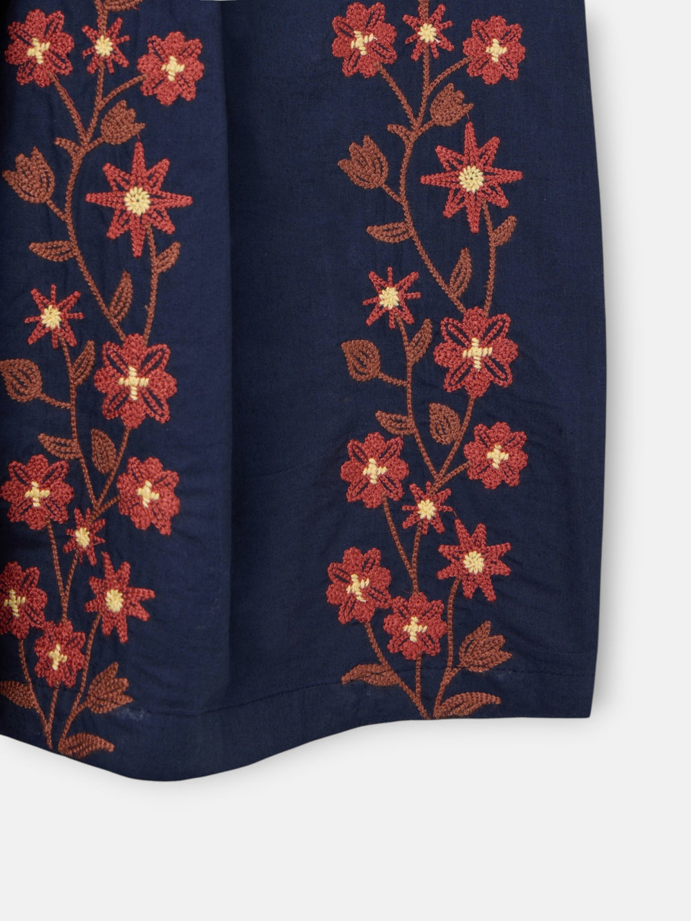 Saia comprida azul com flores bordadas