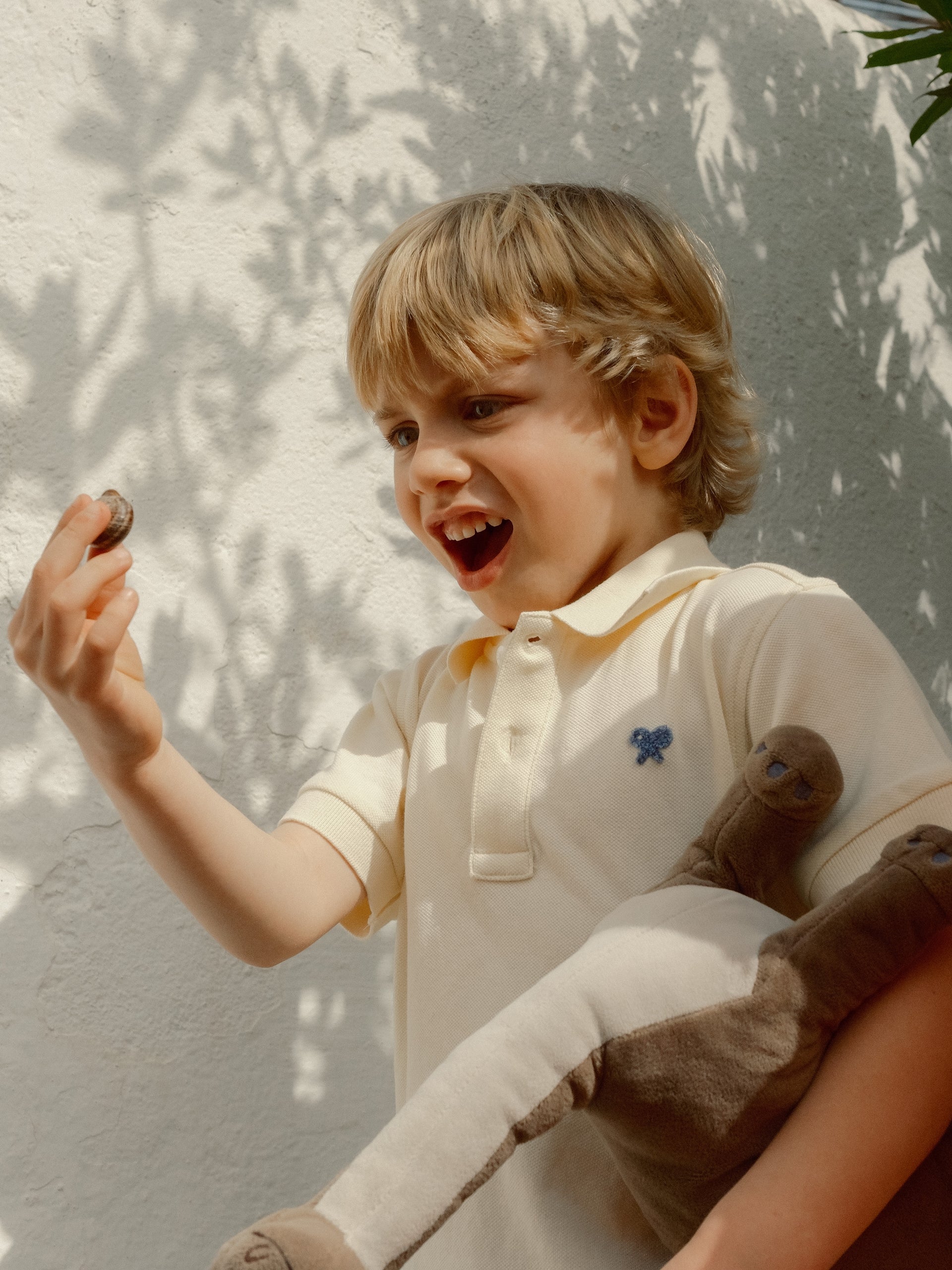 Polo kids liso logo rizo amarillo