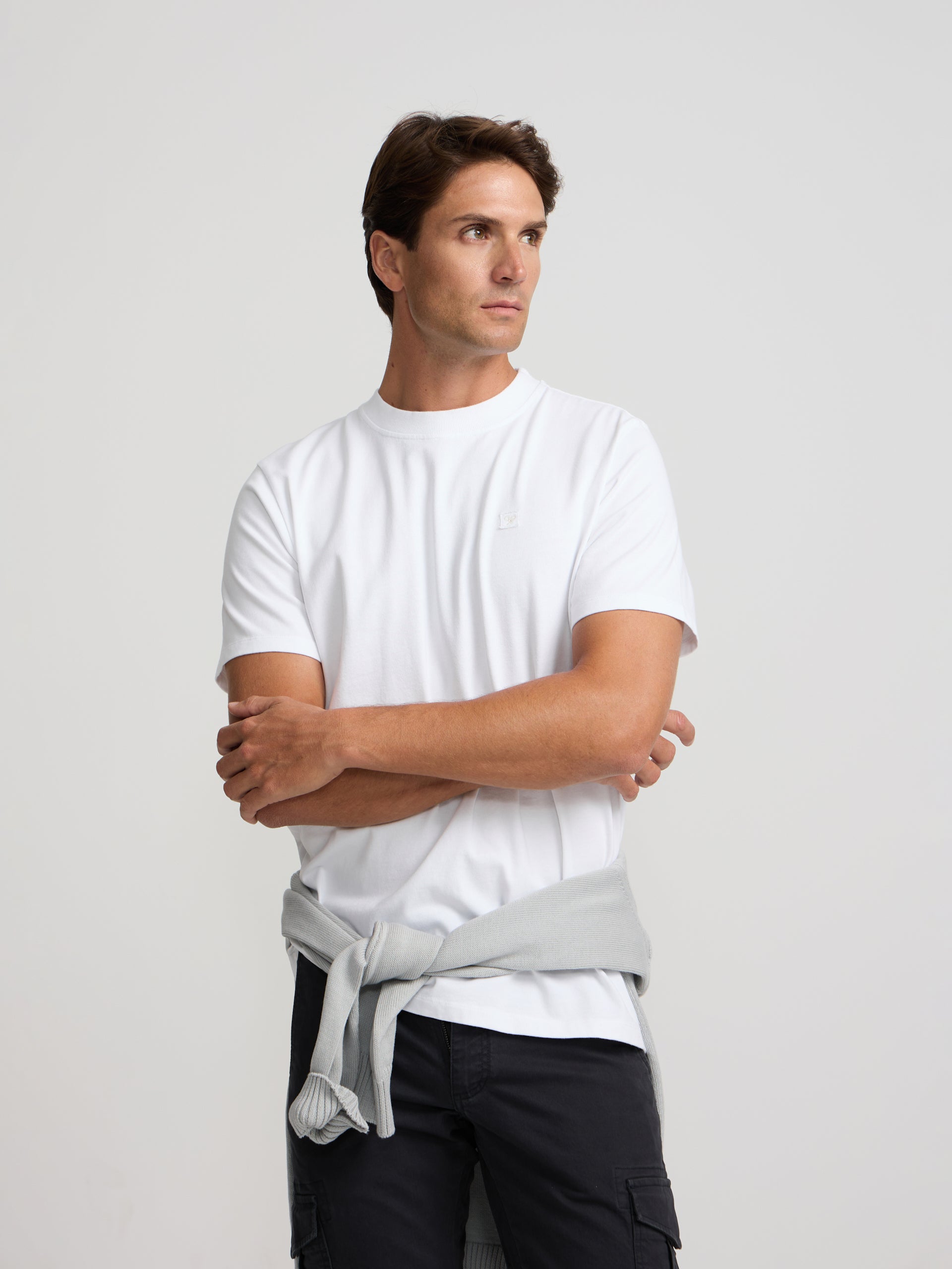 Camiseta lisa minilogo parche blanco