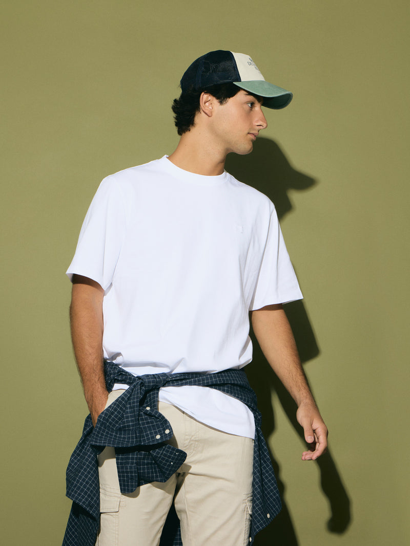 T-shirt unie avec mini-logo patch blanc
