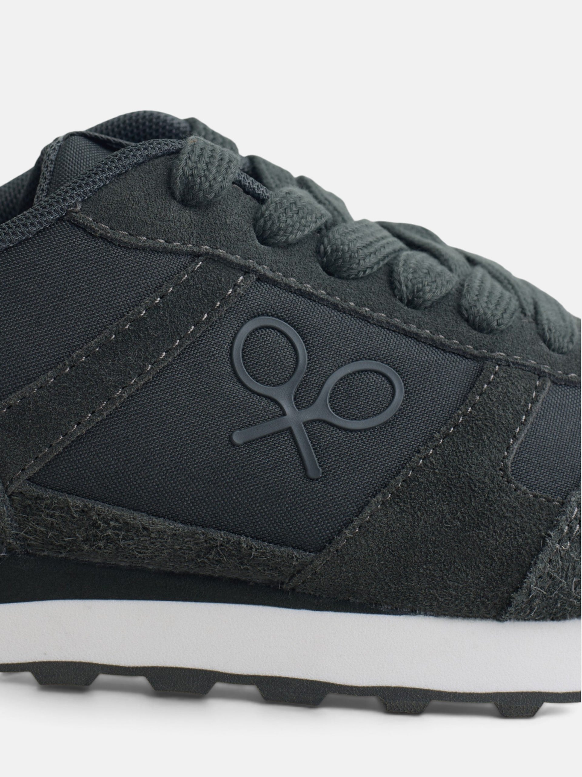 Green urban style sneaker