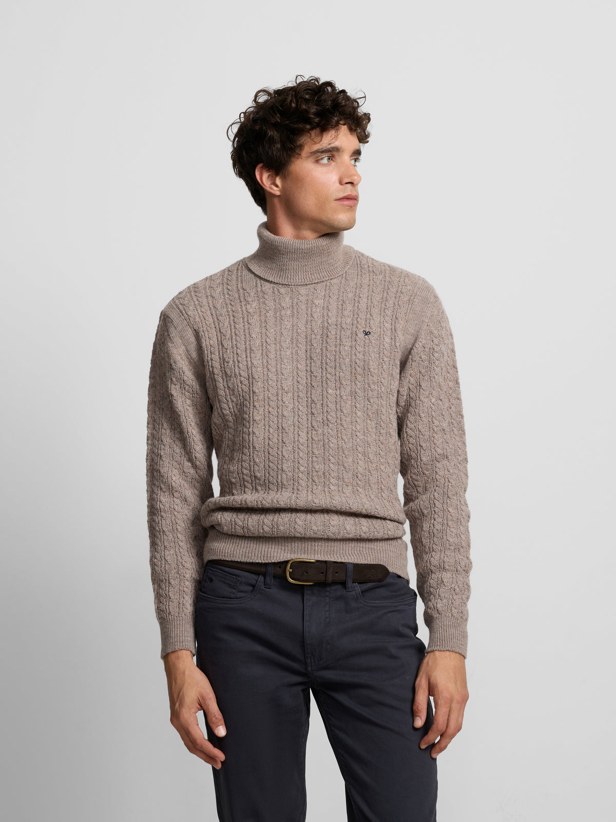 Jersey cuello vuelto de ochos beige