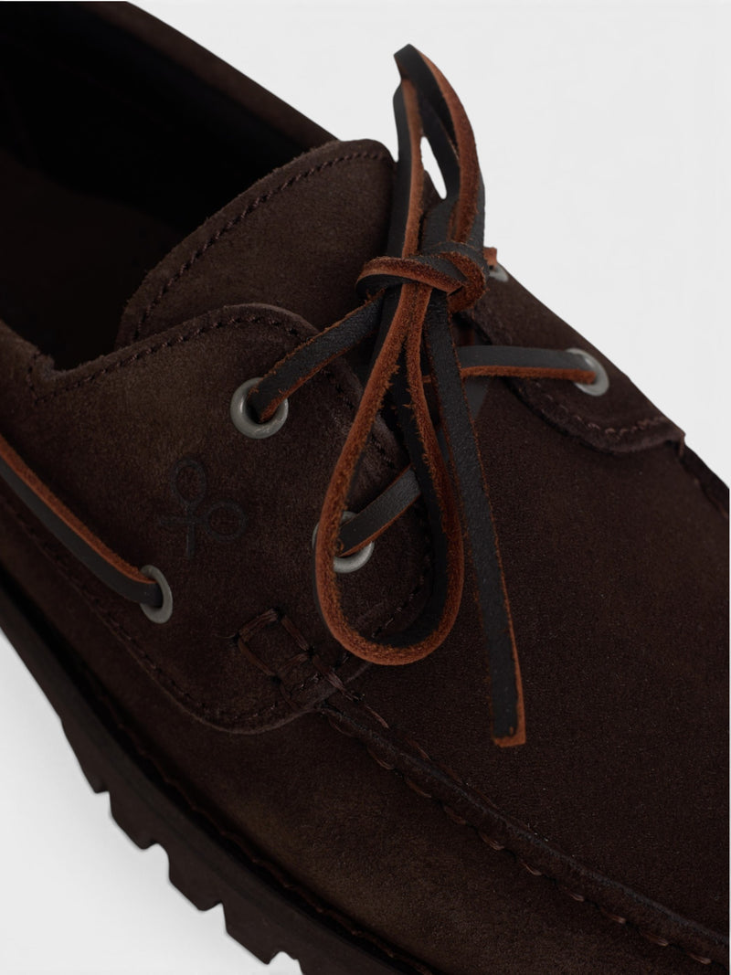 Chaussure bateau en daim marron foncé