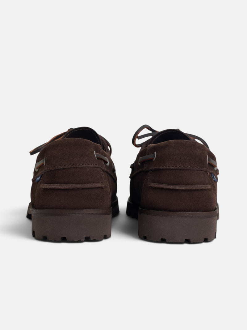 Chaussure bateau en daim marron foncé