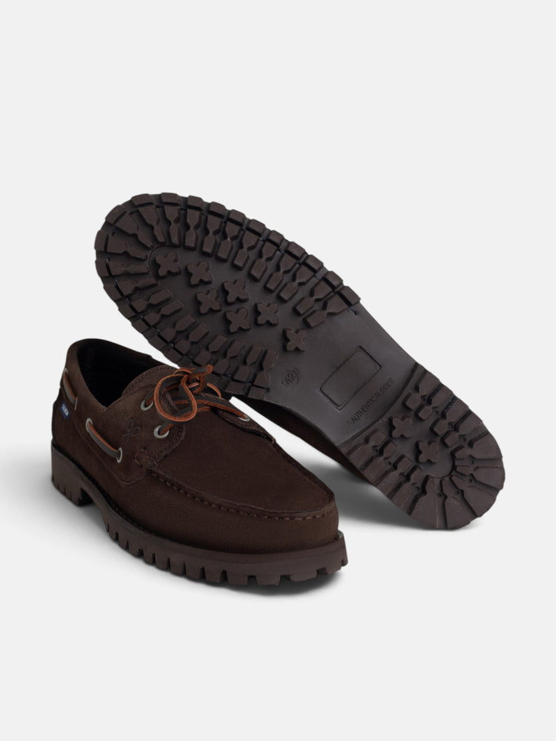 Chaussure bateau en daim marron foncé