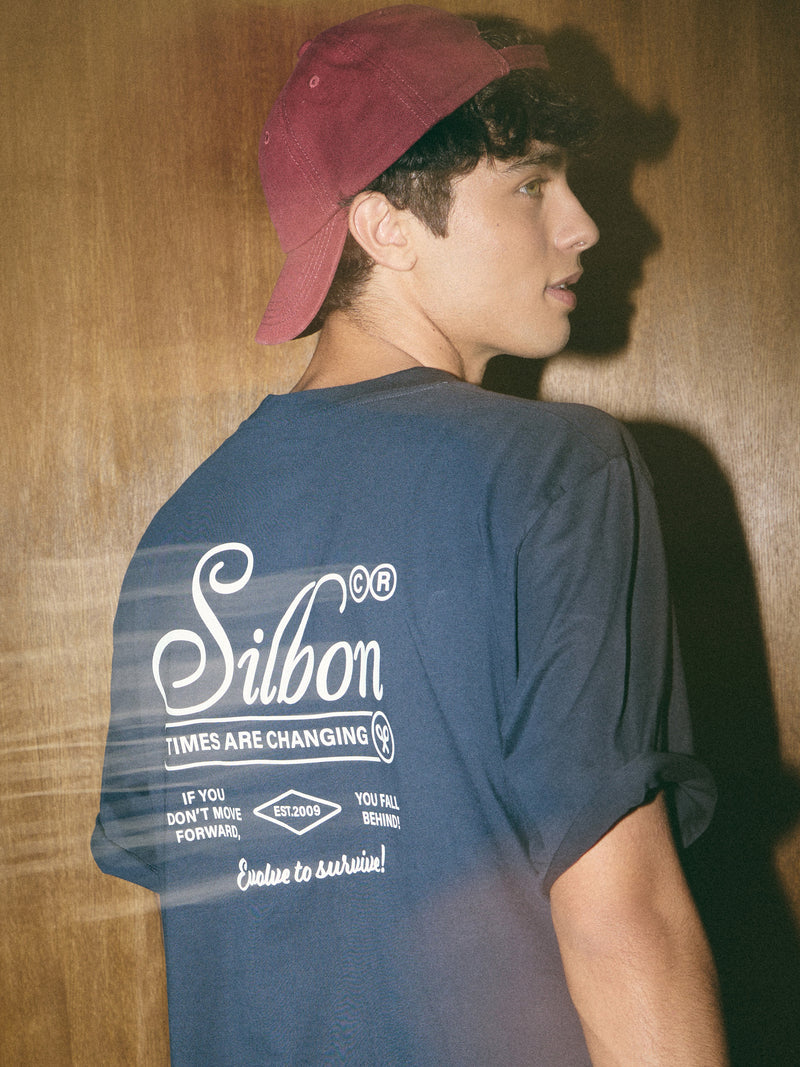 Camiseta special fit evolve to survive azul marino