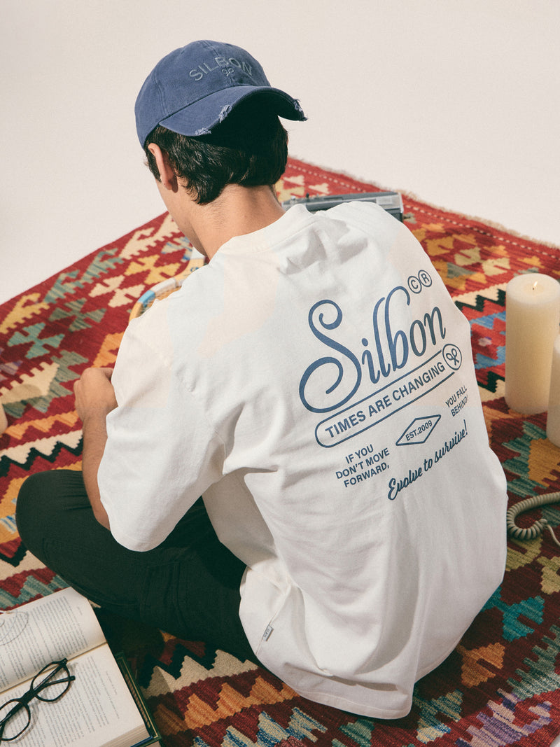 Camiseta special fit evolve to survive crema