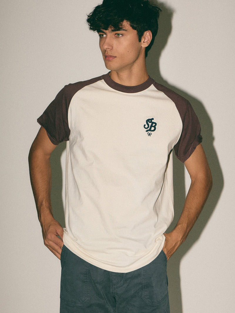Camiseta relaxed fit mangas contraste burdeos
