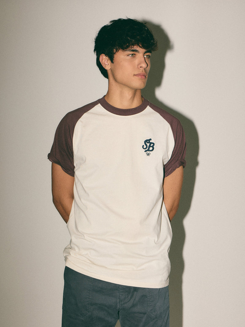 Camiseta relaxed fit mangas contraste burdeos