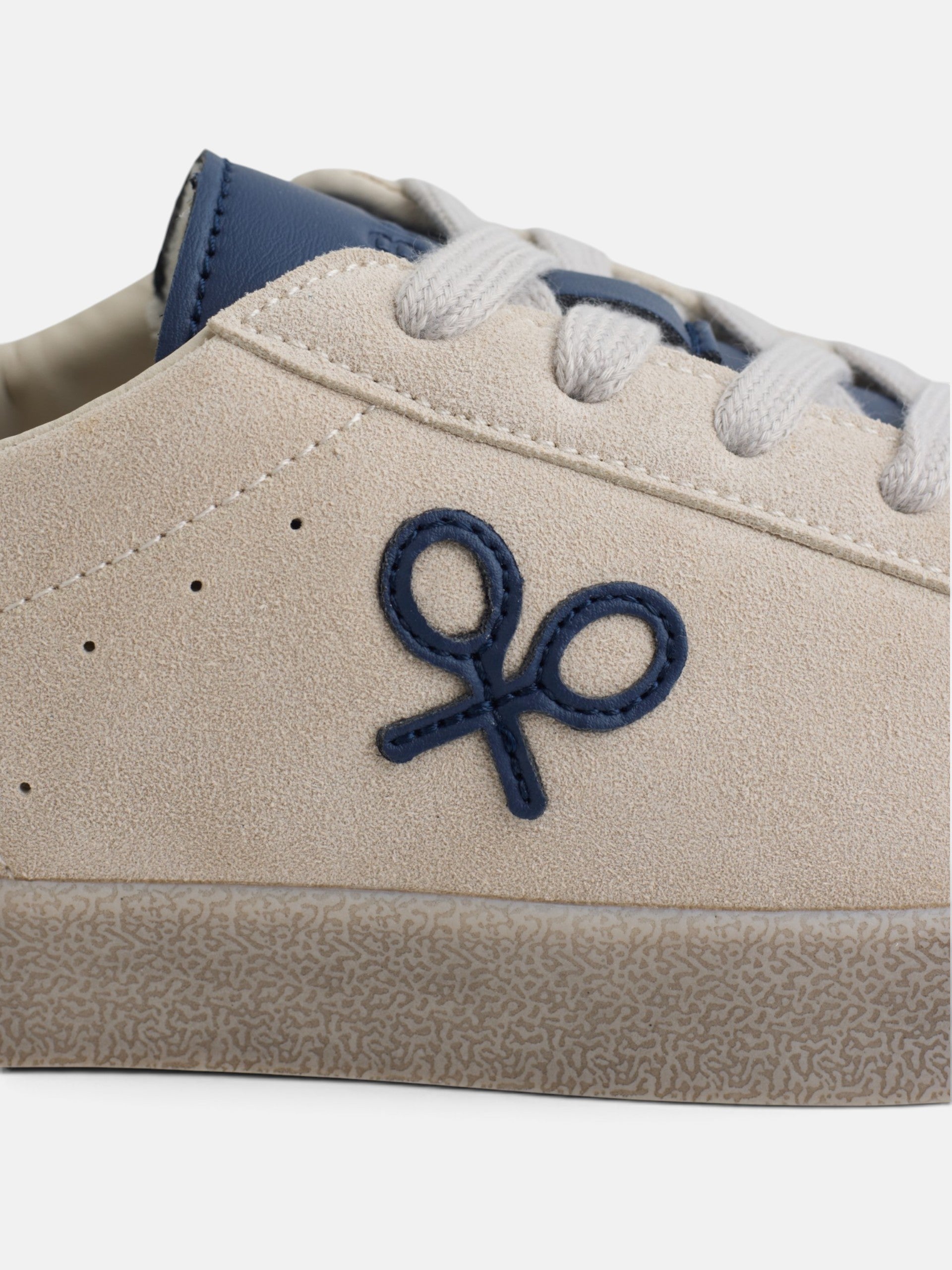 Zapatilla serraje desgastada beige