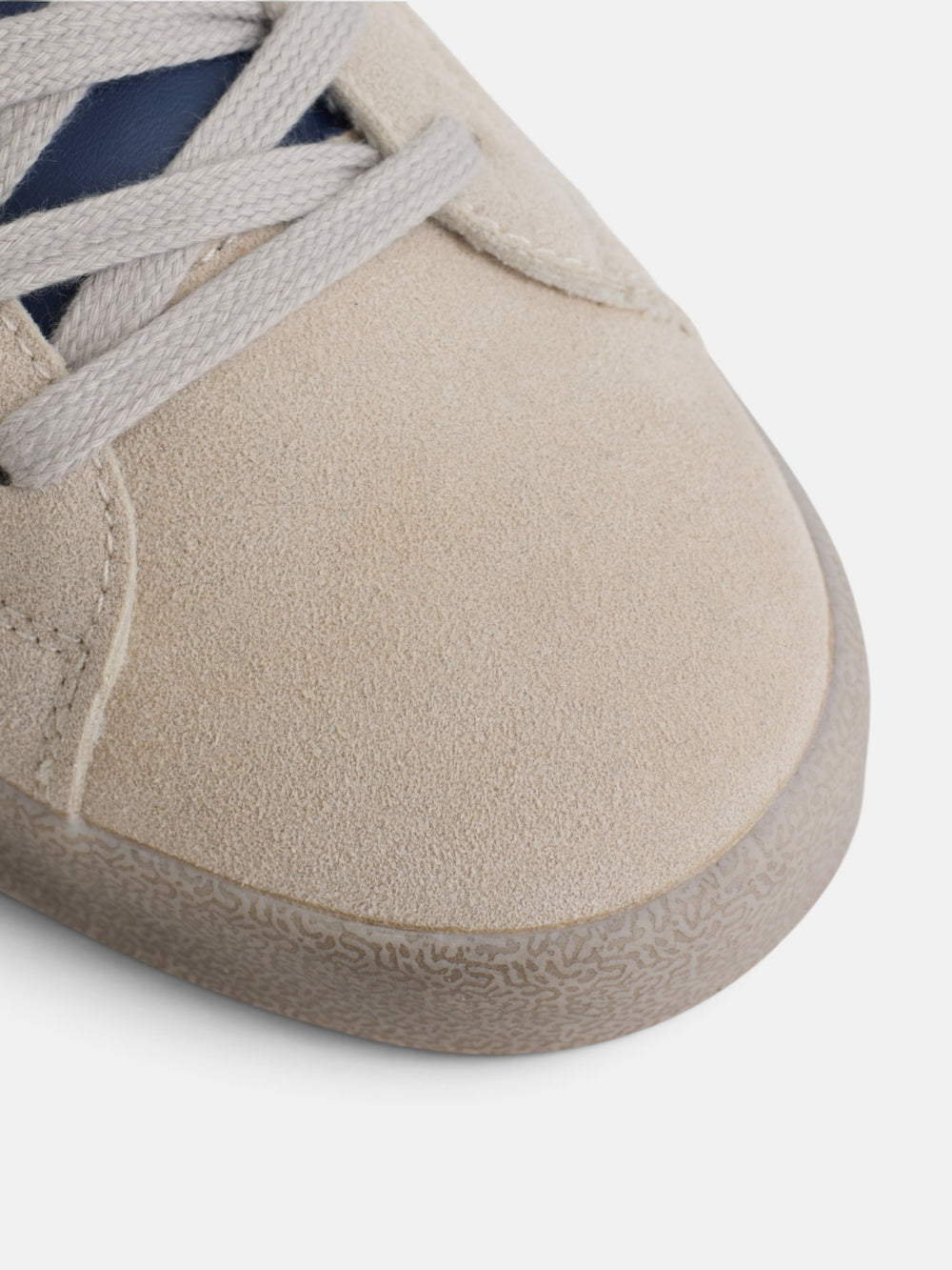 Zapatilla serraje desgastada beige