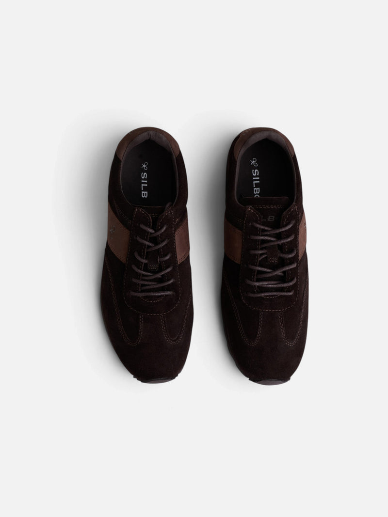 Baskets en daim marron