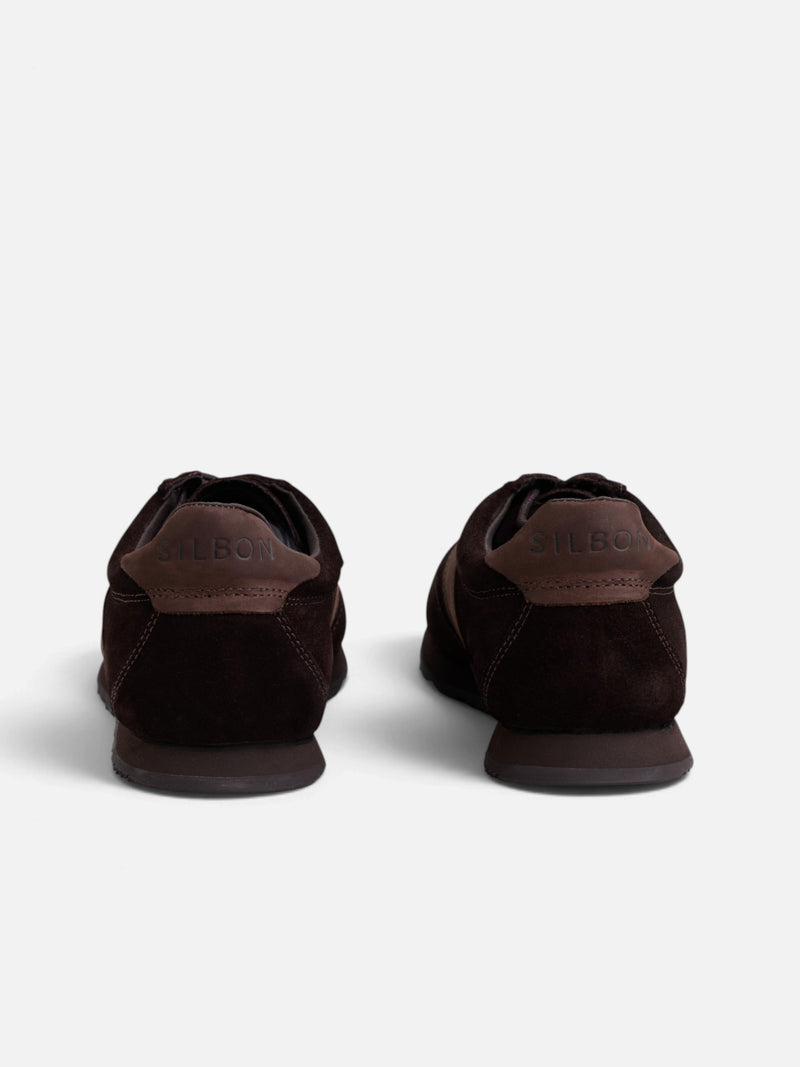 Baskets en daim marron