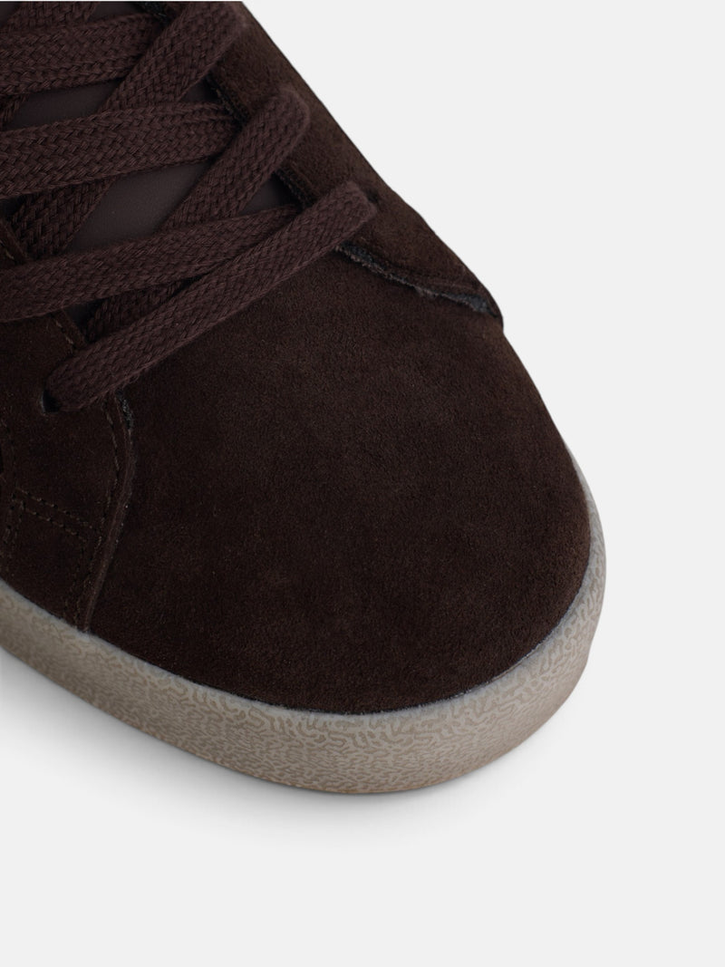 Zapatilla serraje desgastada marron