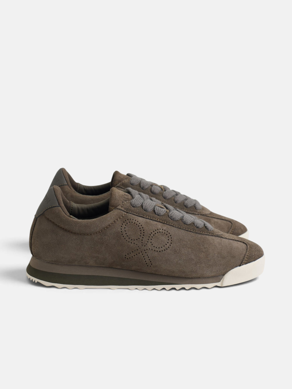 Zapatilla serraje logo perforado marron