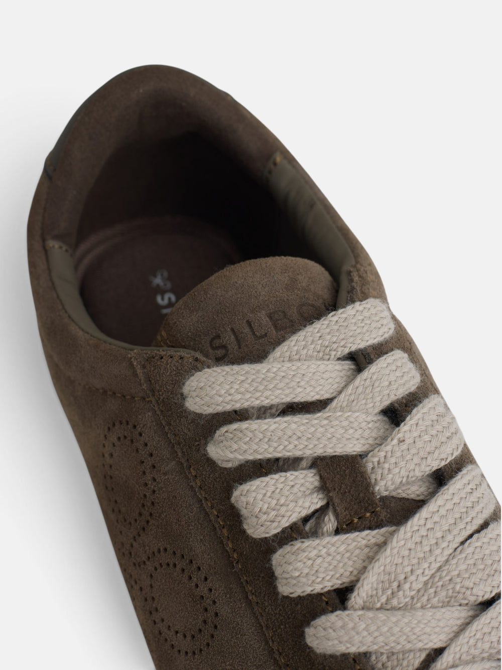 Zapatilla serraje logo perforado marron