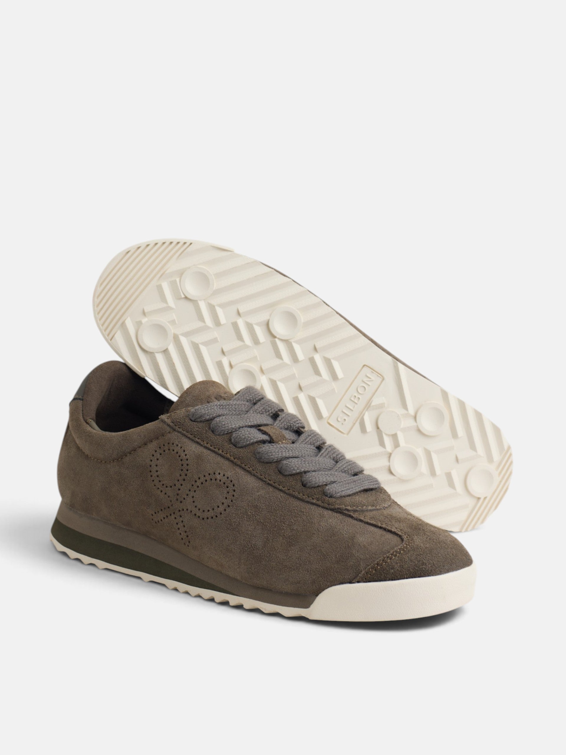 Baskets en daim logo perforé marron