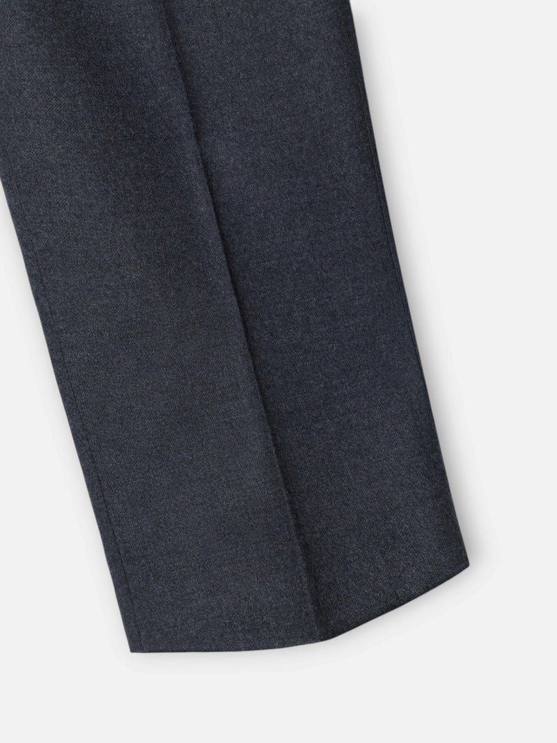 Pantalon unique pinzas liso gris