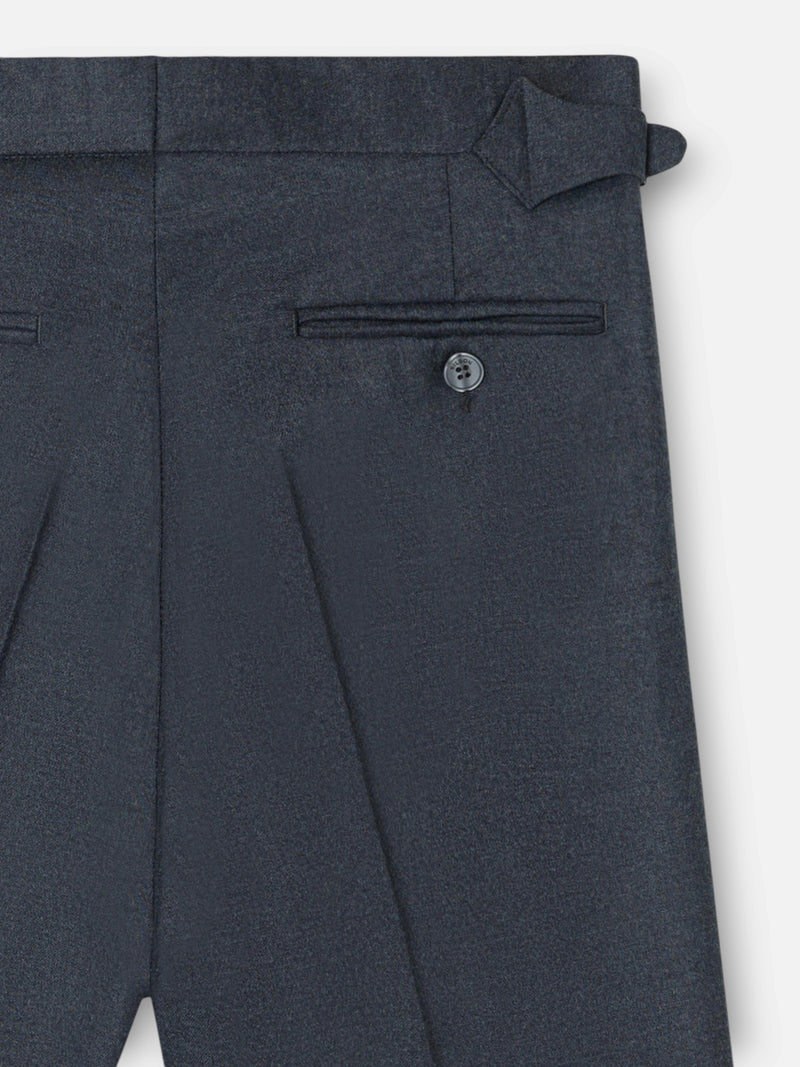 Pantalon unique pinzas liso gris