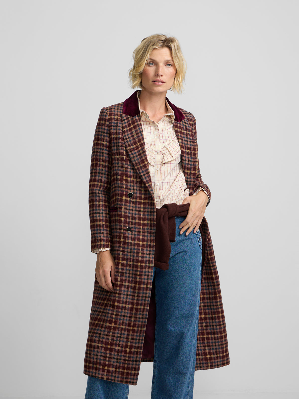 Manteau long croisé à carreaux roses