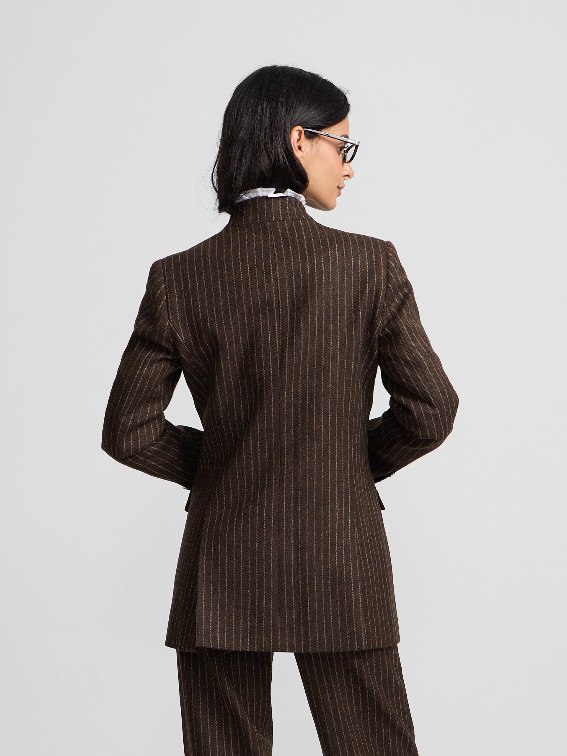 Americana cuello alto raya diplomatica marron