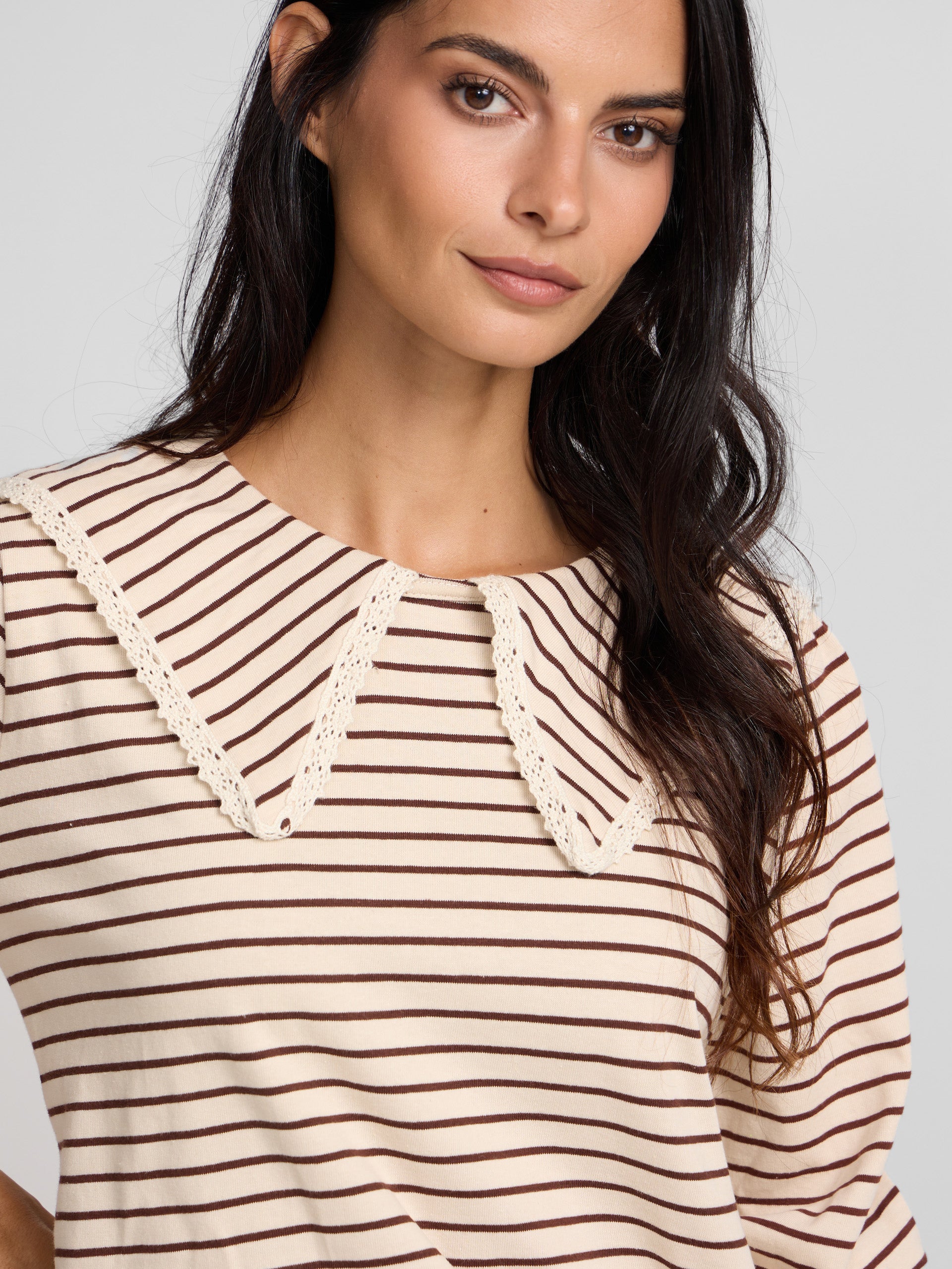 Camiseta manga larga cuello bobo rayas camel