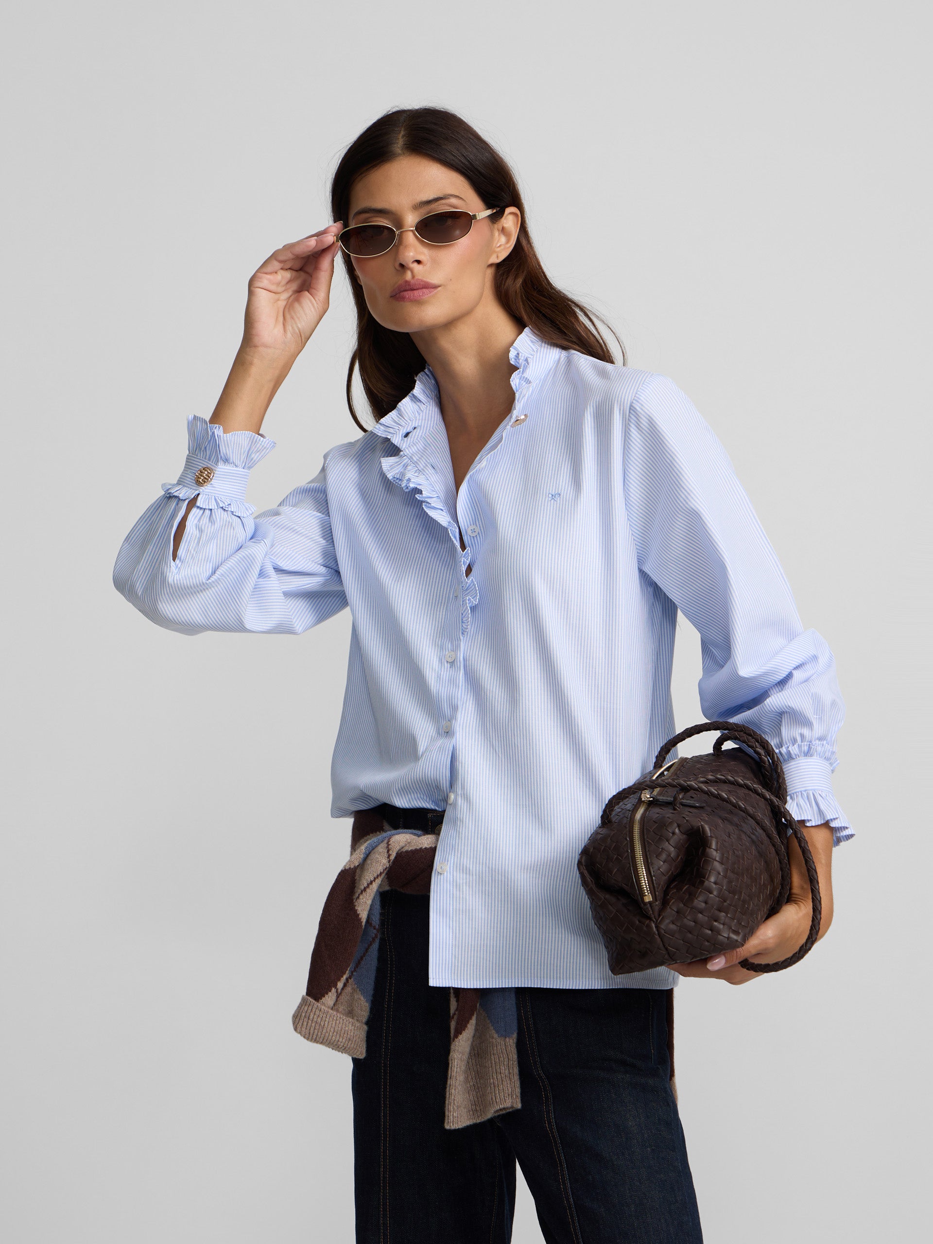 Camisa cuello volante detalle puño rayas celeste