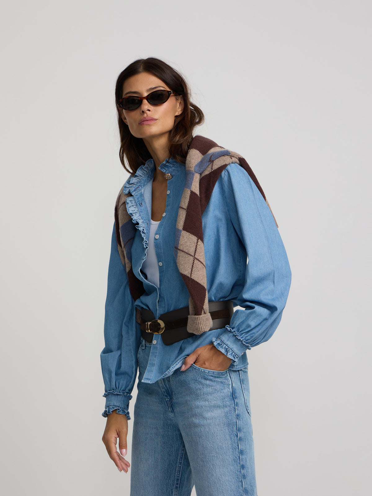 Chemise à col volanté avec détail de poignet en denim