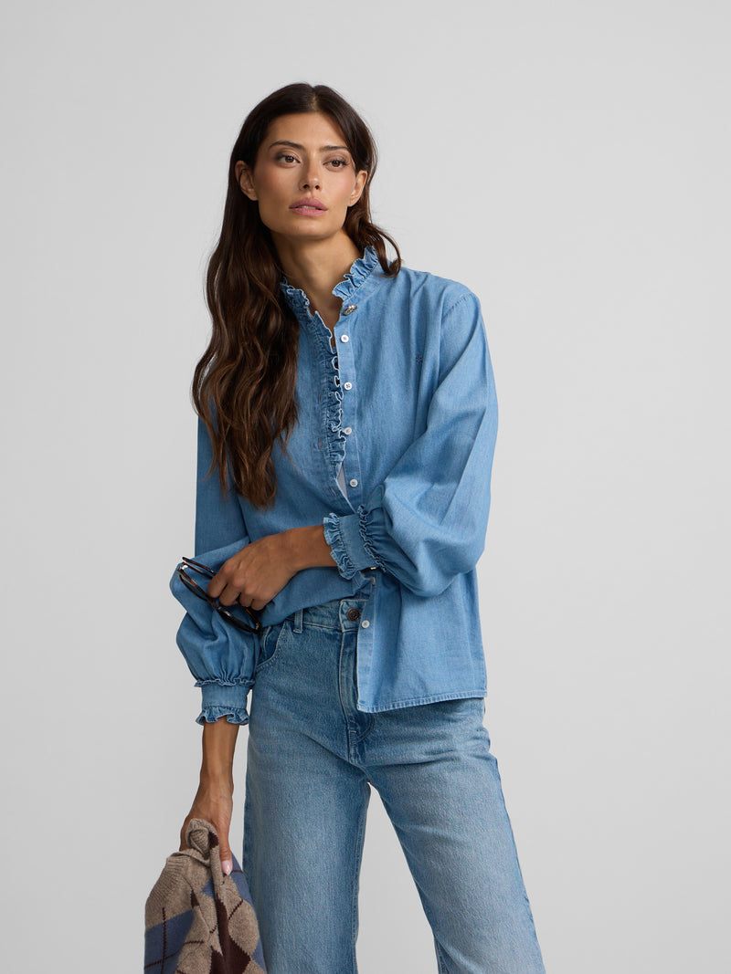 Camisa cuello volante detalle puño denim