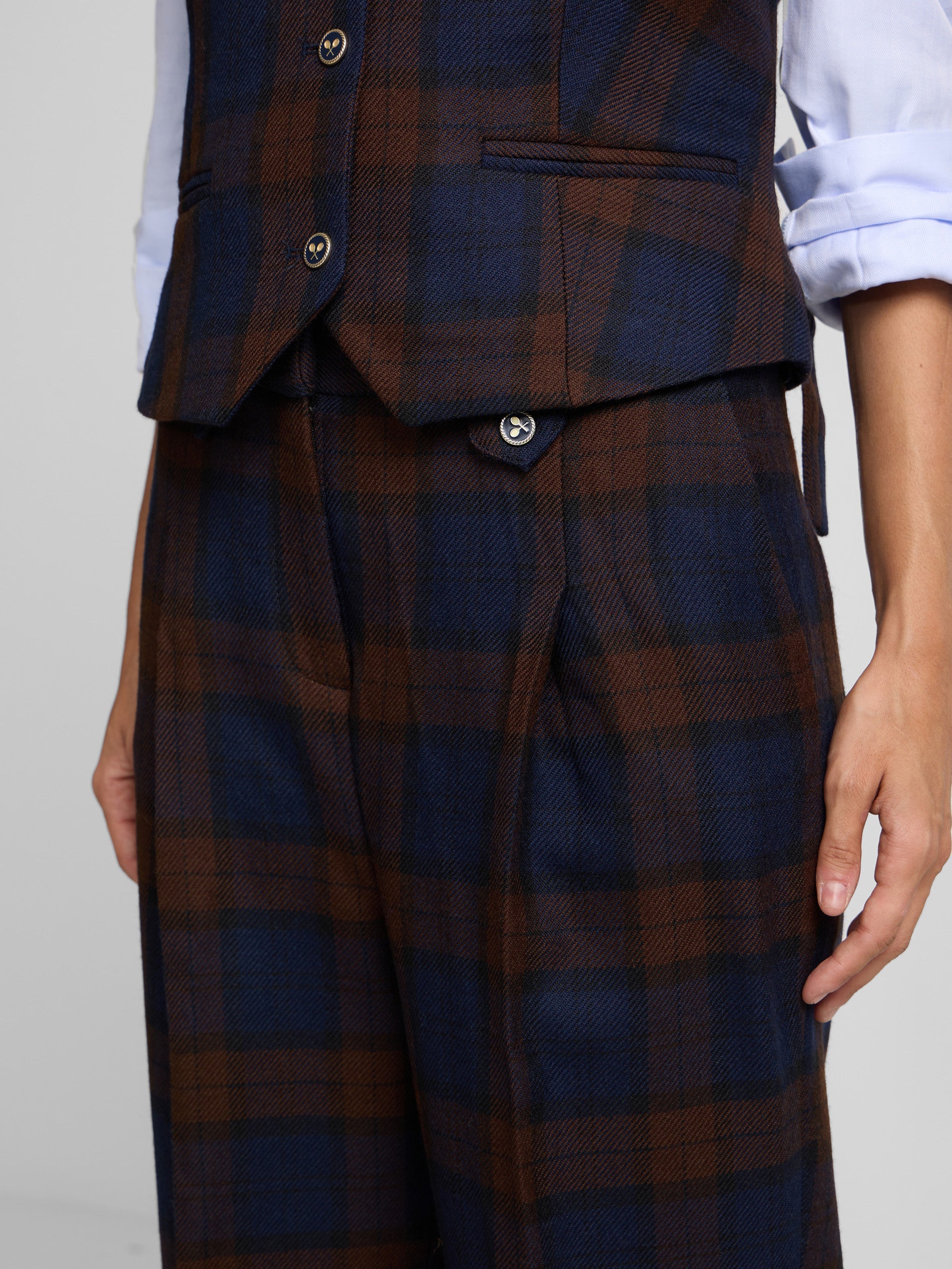 Pantalon cuadros azul marino y marron