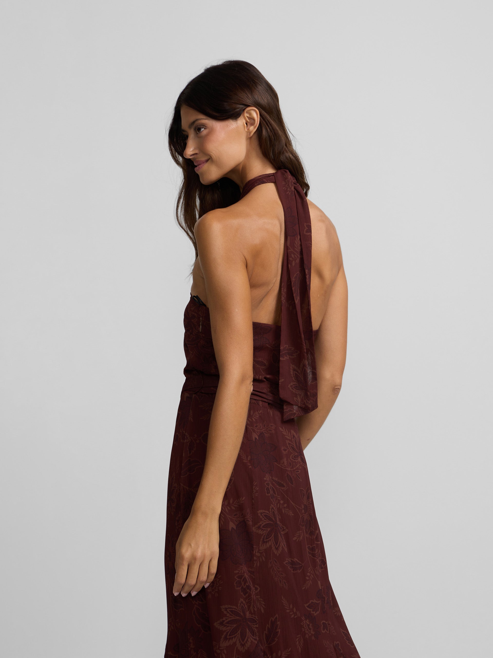 Vestido cuello halter estampado marron