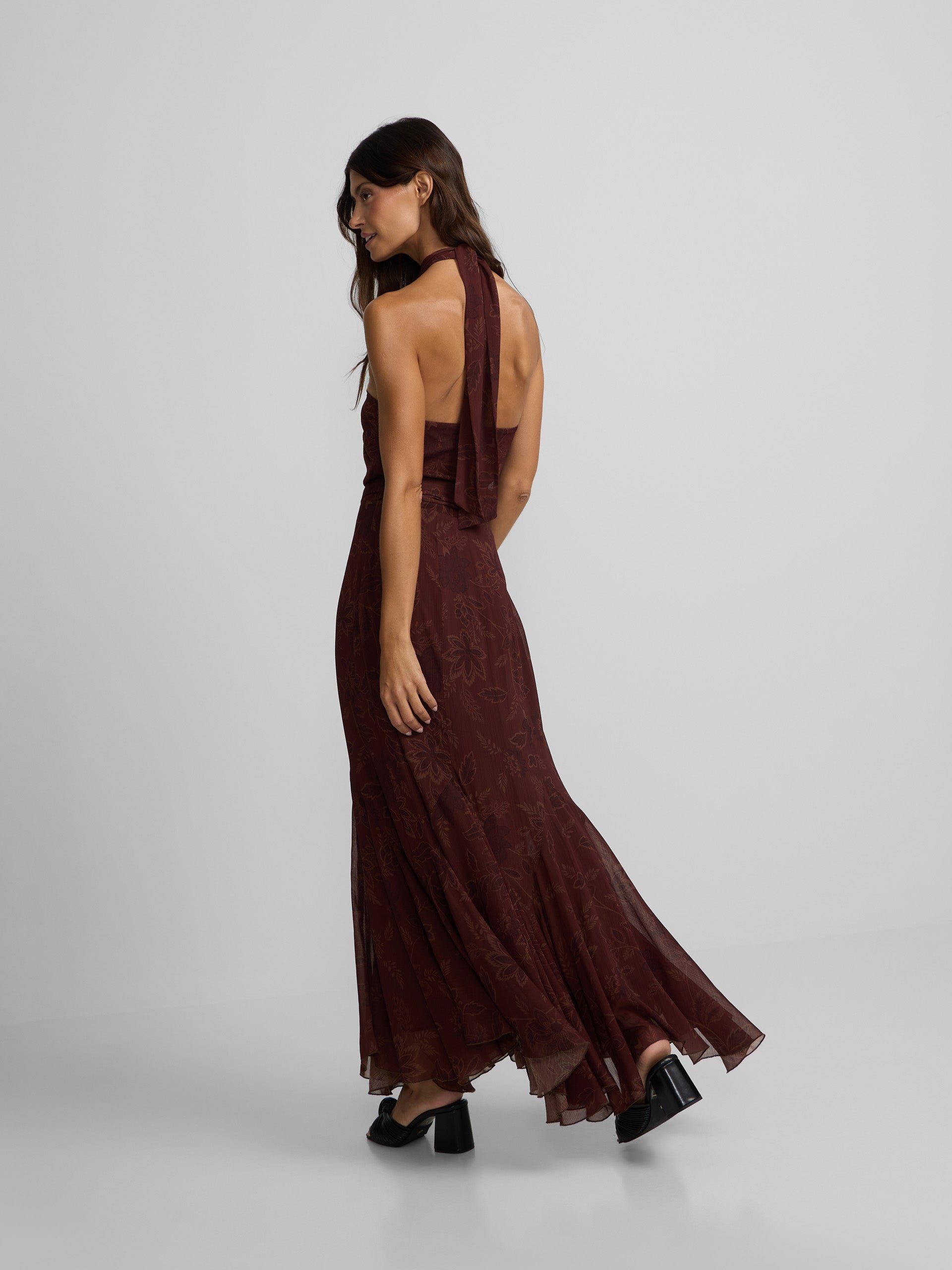 Vestido cuello halter estampado marron