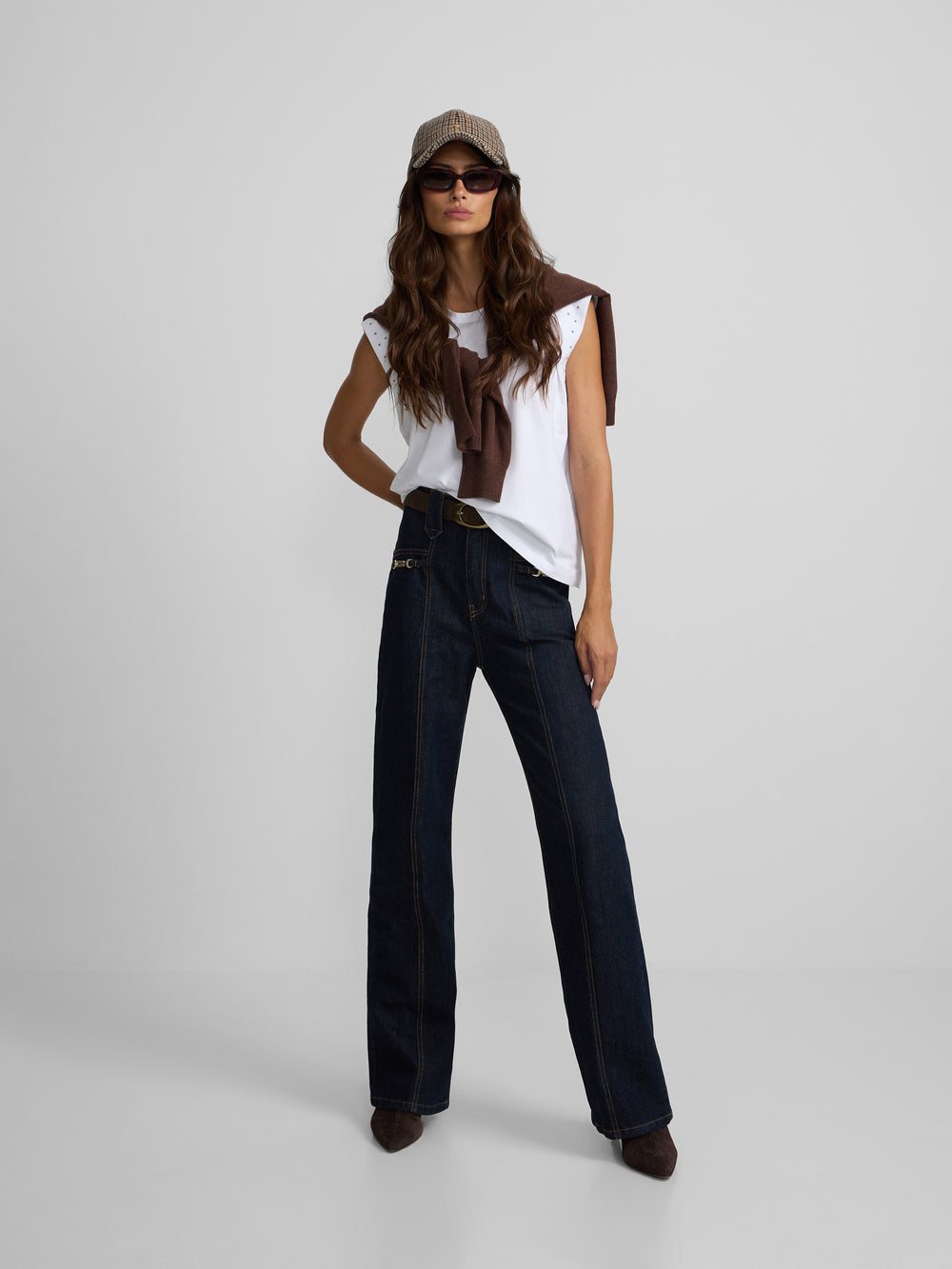 T-shirt femme épaulettes détail clous blanc