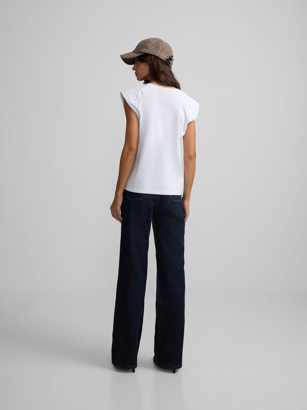 T-shirt femme épaulettes détail clous blanc