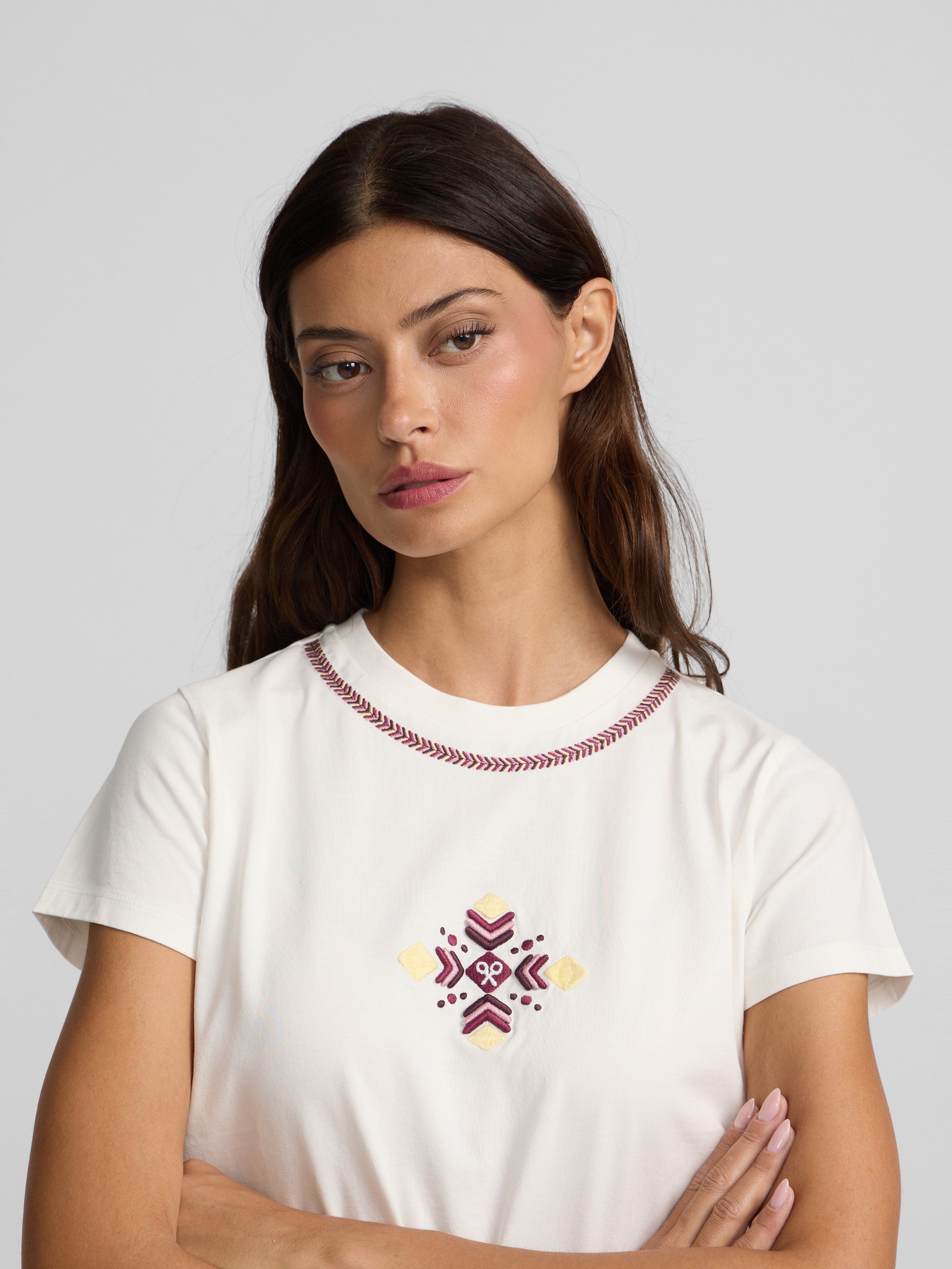 Camiseta woman bordado etnico crudo