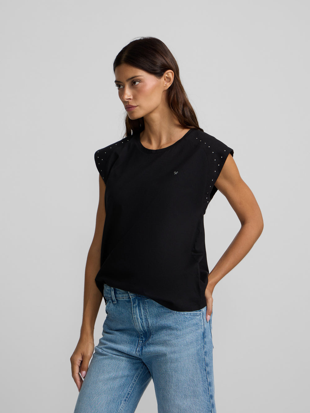 T-shirt femme épaulettes détail clous noire