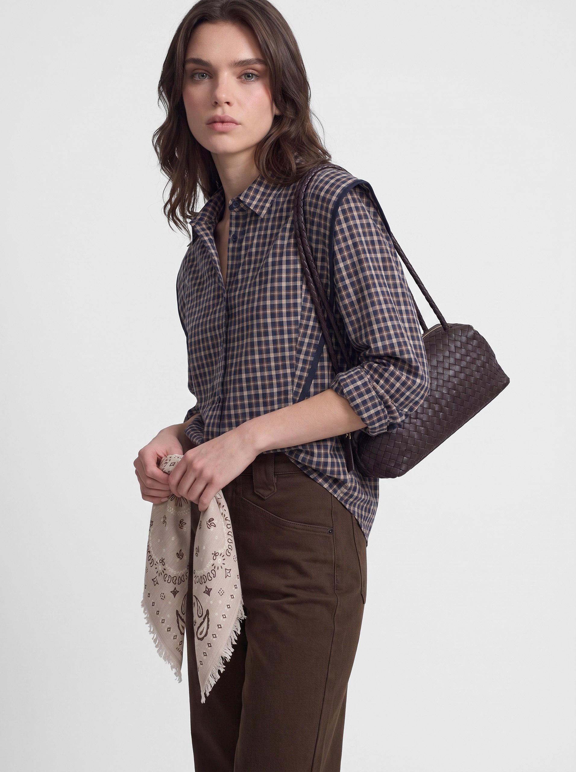 Chemise structurée à carreaux bleus et marron