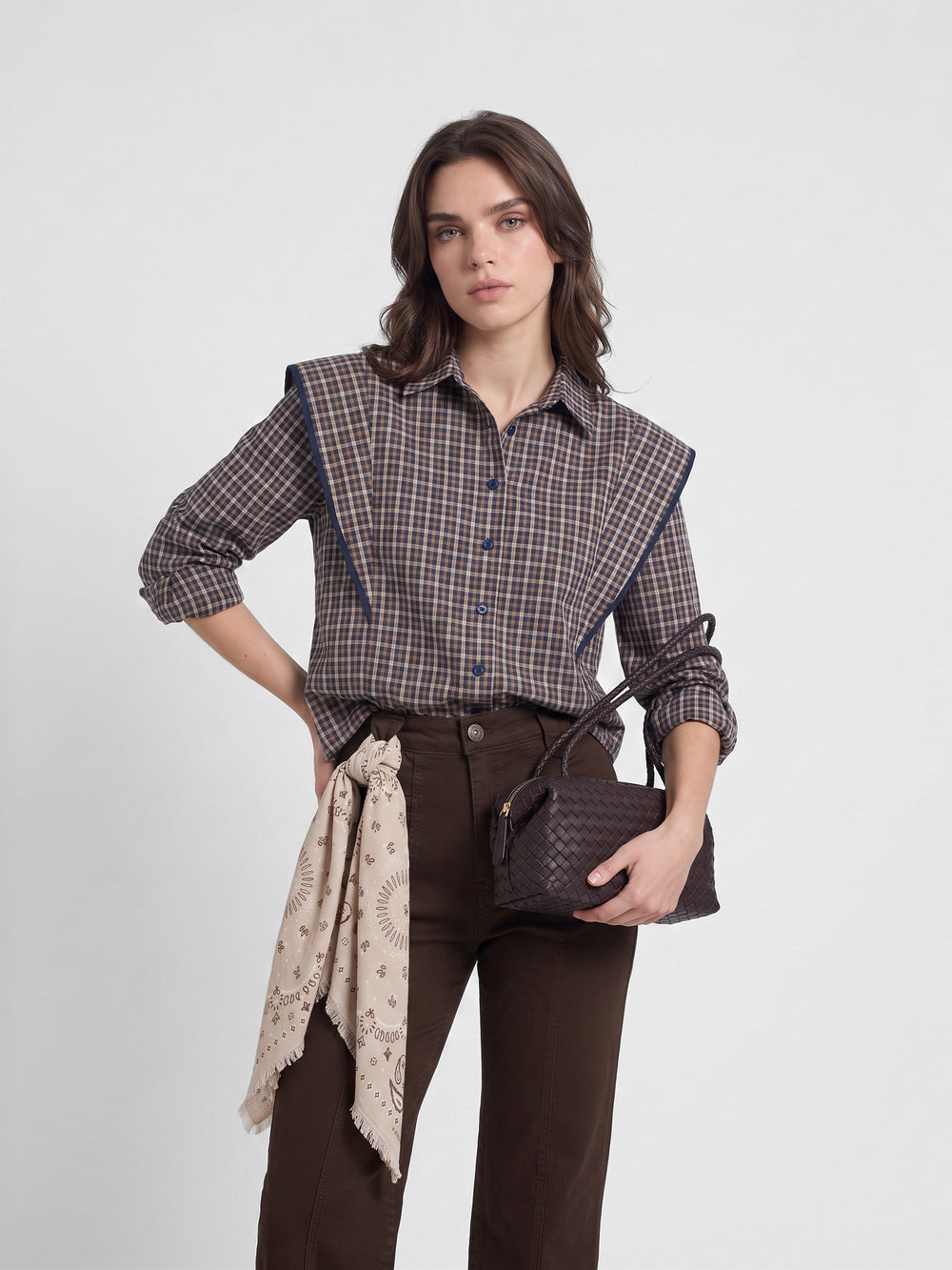 Chemise structurée à carreaux bleus et marron
