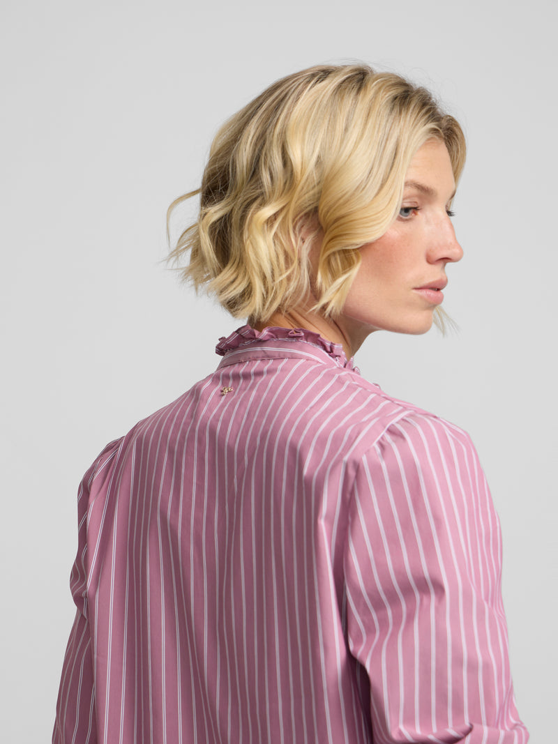 Chemise à col montant avec rubans rayée rose