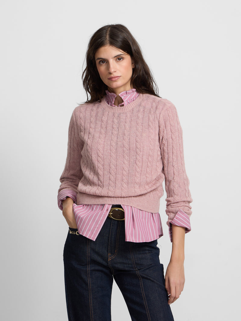 Pull torsadé à col rond rose