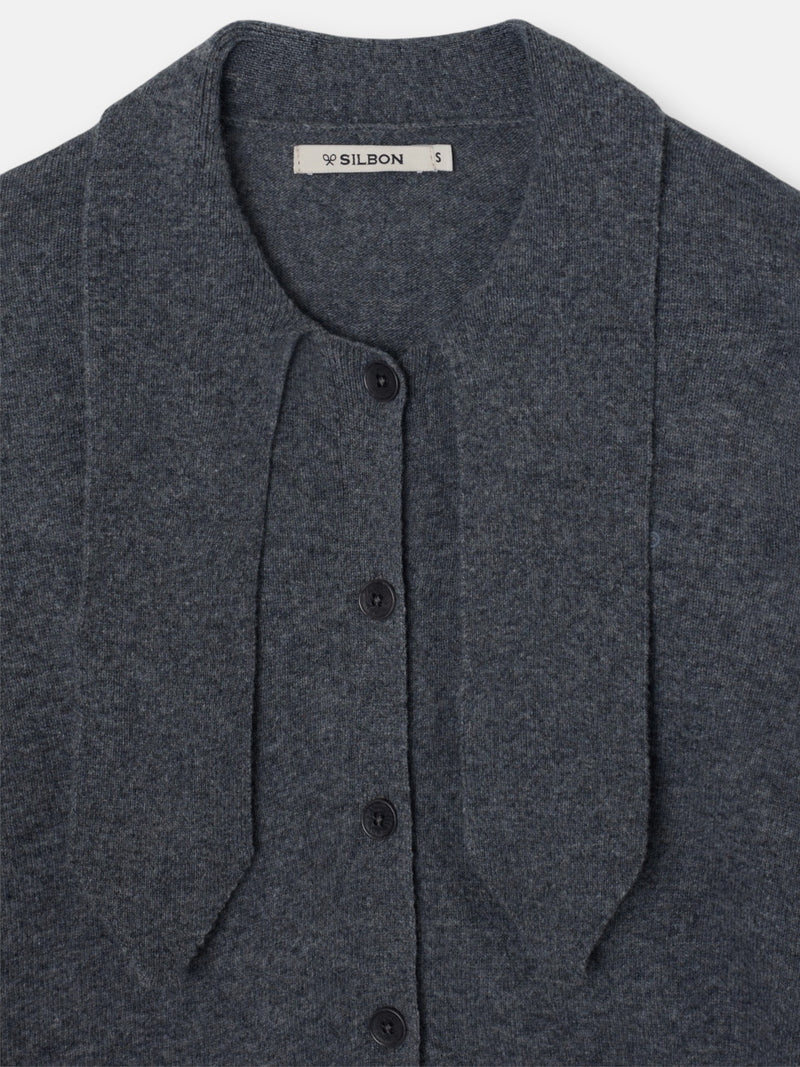 Cardigan cuello lazada gris