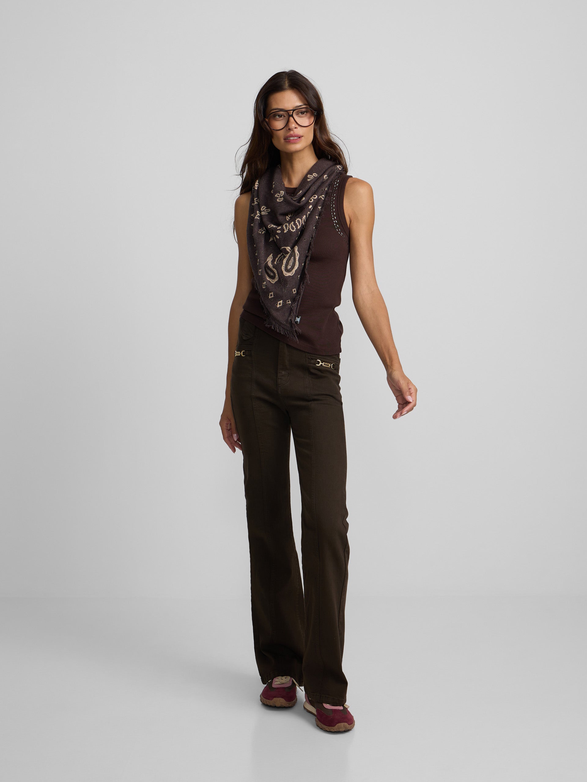 Pantalon en denim droit avec détails de boucles marron