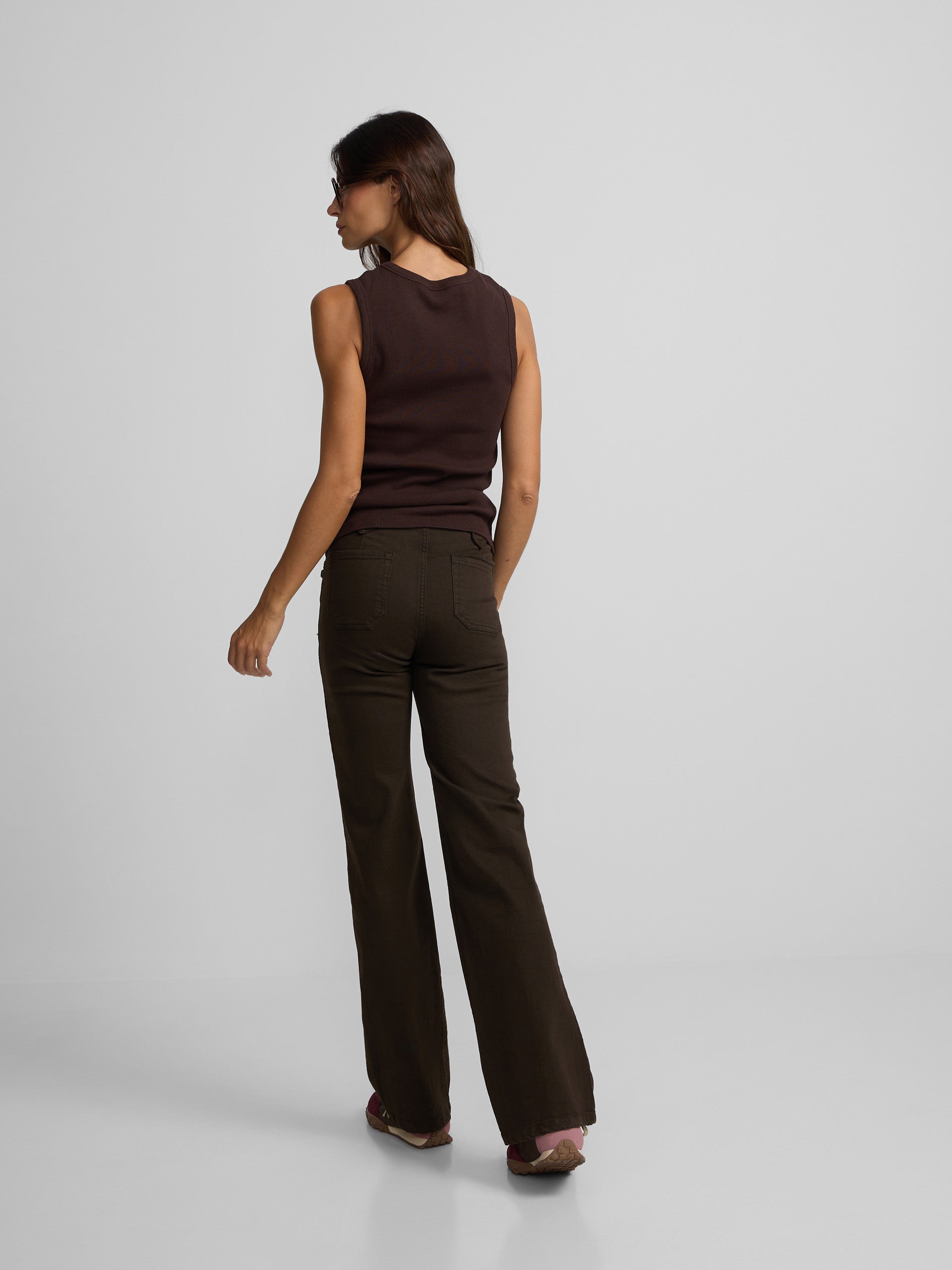 Pantalon en denim droit avec détails de boucles marron
