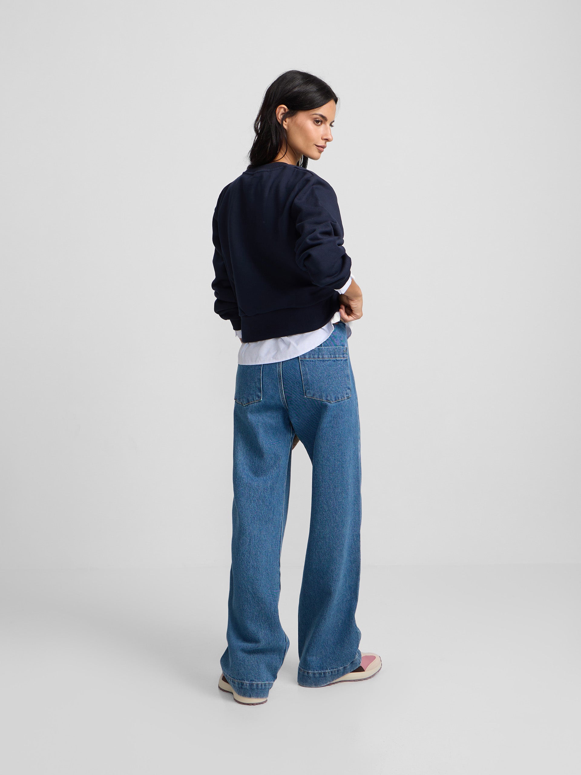 Women's sweatshirt with navy shirt-style hem