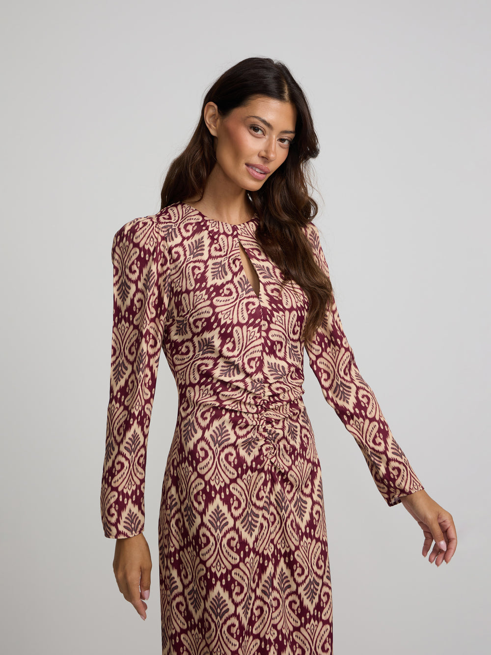 Robe longue drapée imprimé ikat bordeaux