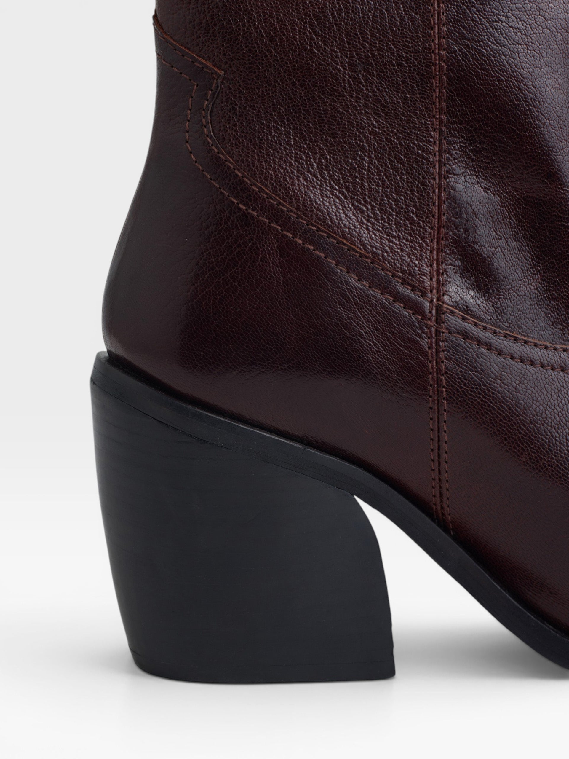 Leather ankle boot with heel and studded detail in burgundy