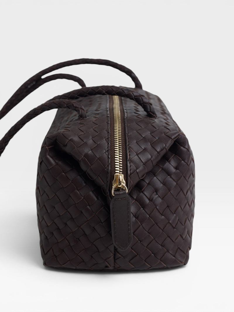 Sac à bandoulière allongé en cuir tressé marron