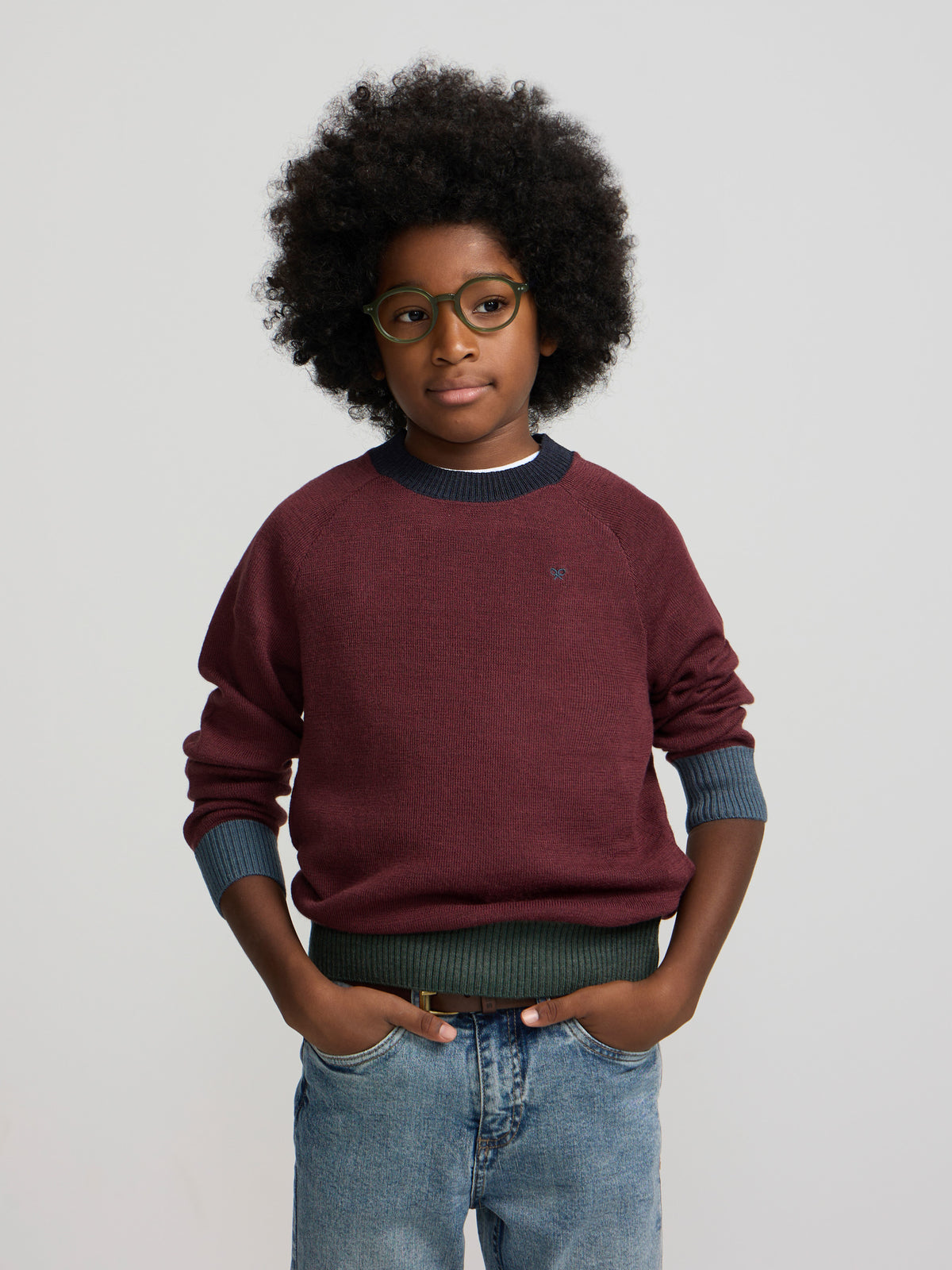 Camisola infantil com detalhes em cores bordô
