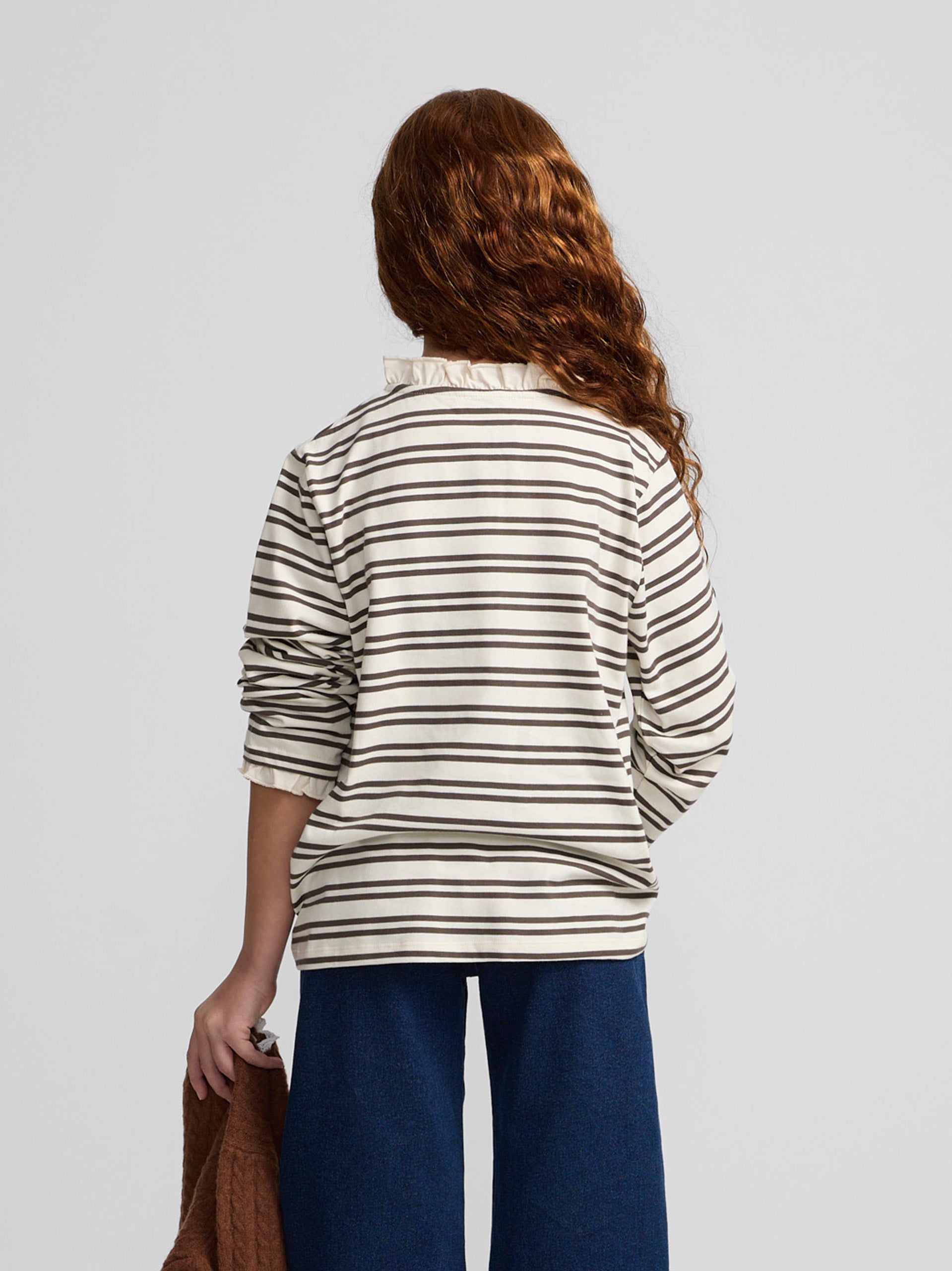Girl's t-shirt with ruffled collar, camel and ecru stripes
